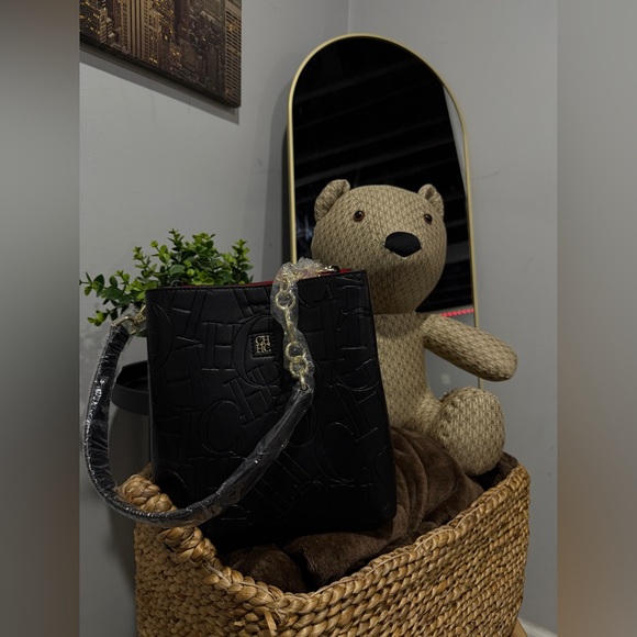 Luxury Carolina Herrera Women’s Handbag - Picture 5 of 12